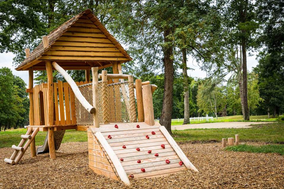 Parc de jeu Chassy | Domaine &amp; Golf du Roncemay | Hotel 4 étoiles Auxerre