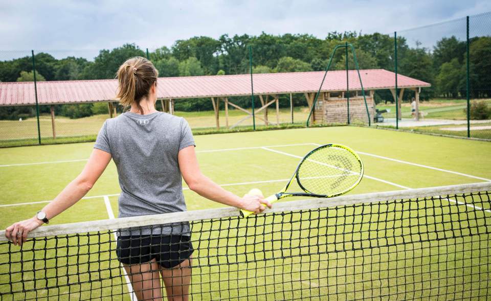 Tennis court Yonne | Domaine &amp; Golf du Roncemay | 4 star hotel Auxerre